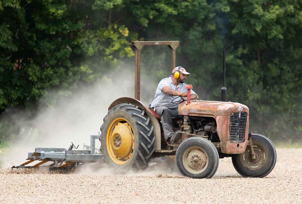 Choose the right tractor in 2025 – compact and utility tractor for small and large farms